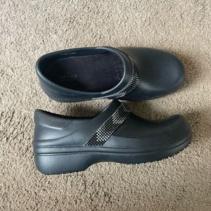 Closed toe womens crocs